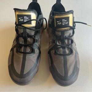 Nike Vapormax gold and black